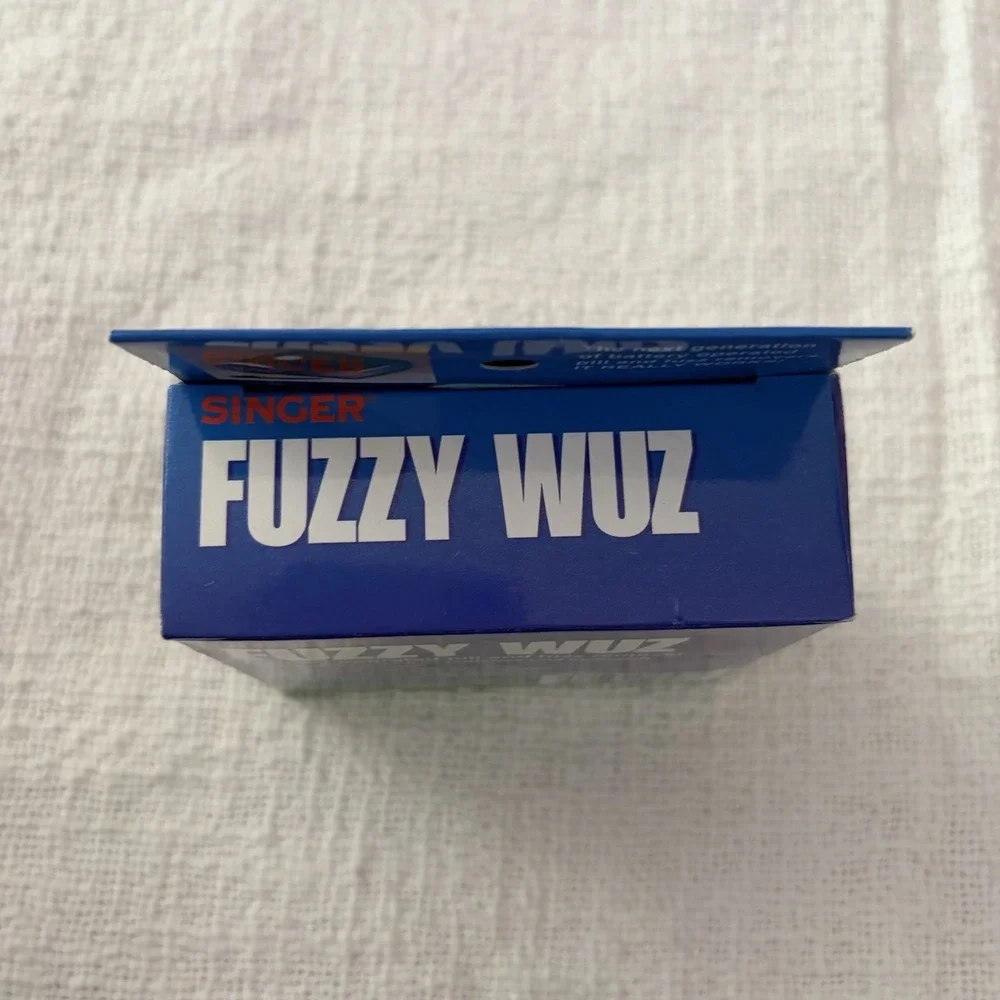Vintage Singer Fuzzy Wuz Cordless Fabric Shaver & Lint Remover Model SFW-1